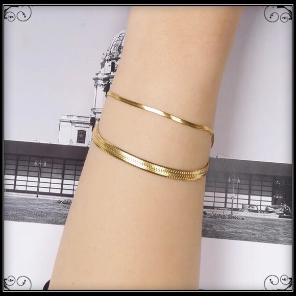 14k GOLD DELICATE 2mm OMEGA CHAIN BRACELET FOR SMALLER WRISTS - Picture 3 of 5